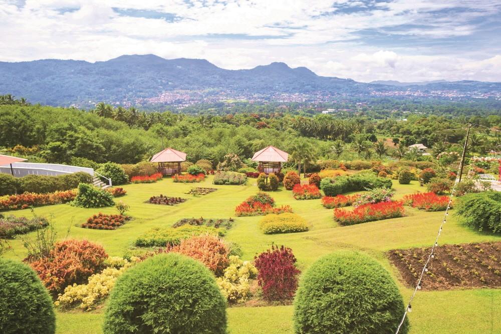 Pelangi Kafe and Highland Scenery